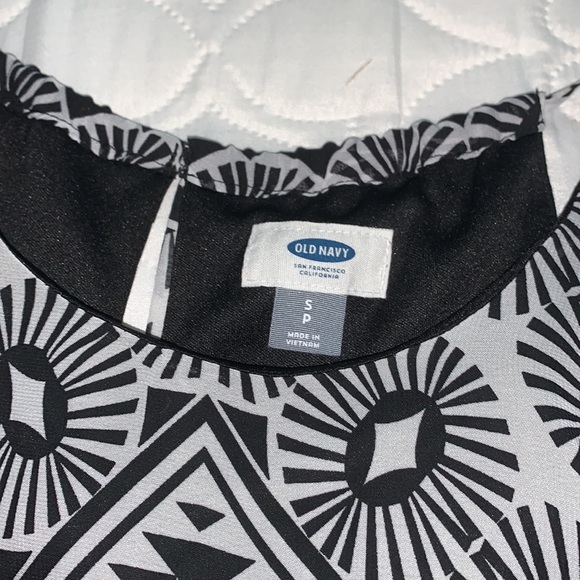 Old navy dress - Picture 3 of 4